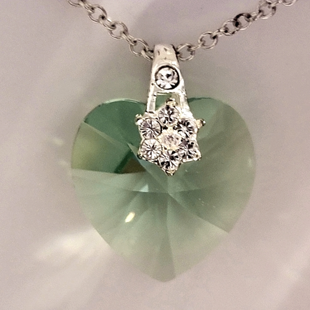 Brilliance Fine Silver Plated Jewelry Small Green Swarovski Crystal Heart Charm - Picture 5 of 9
